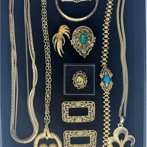 Vintage gold tone jewelry lot